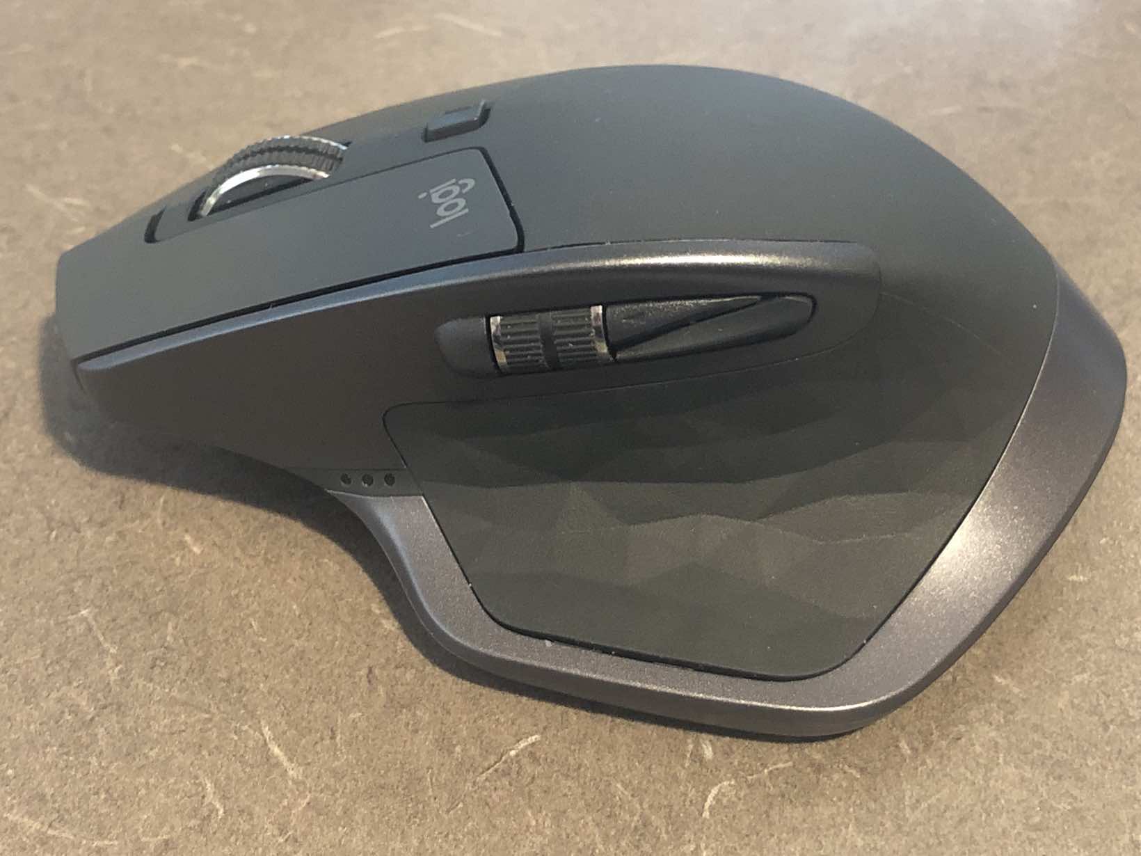 mouse with thumb rest